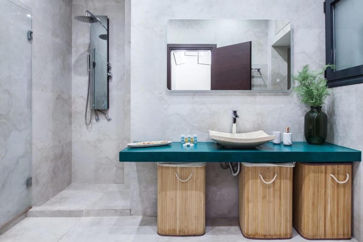 Beautiful Elegant Apartment Next To Monastiraki 아테네 외부 사진