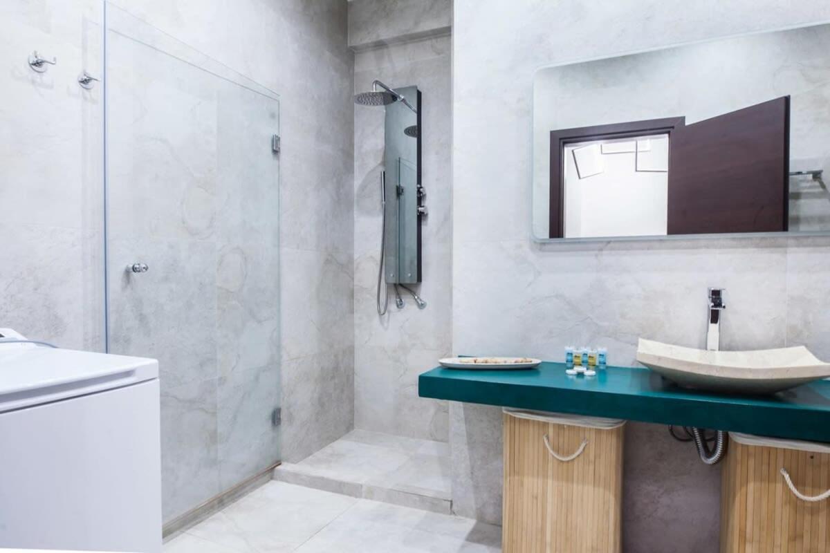 Beautiful Elegant Apartment Next To Monastiraki 아테네 외부 사진